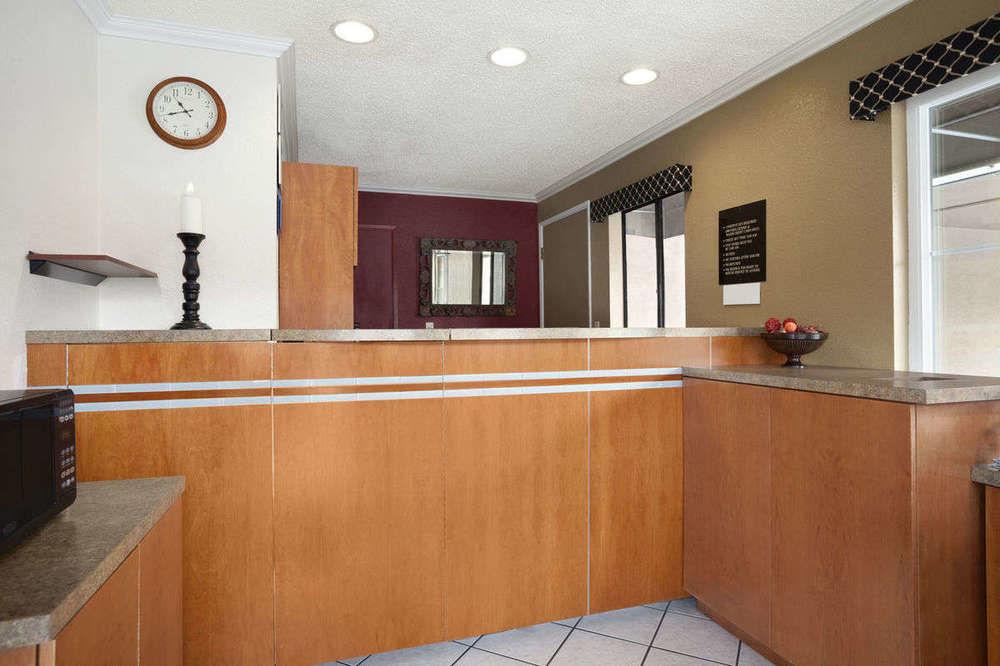 Super 8 By Wyndham Martinez Motel Esterno foto