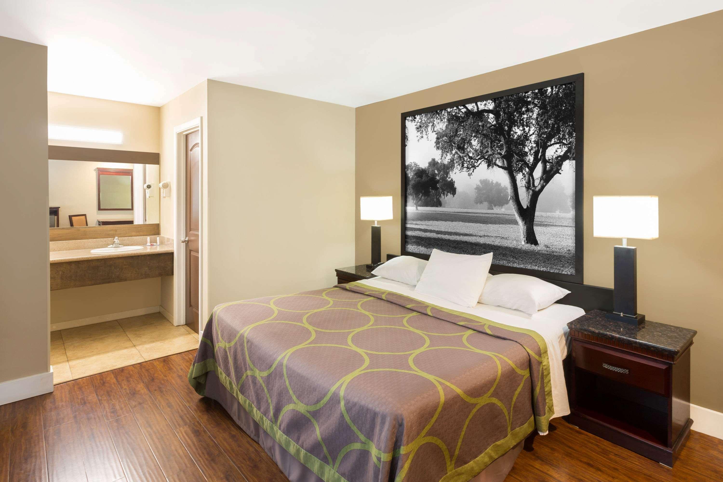 Super 8 By Wyndham Martinez Motel Esterno foto