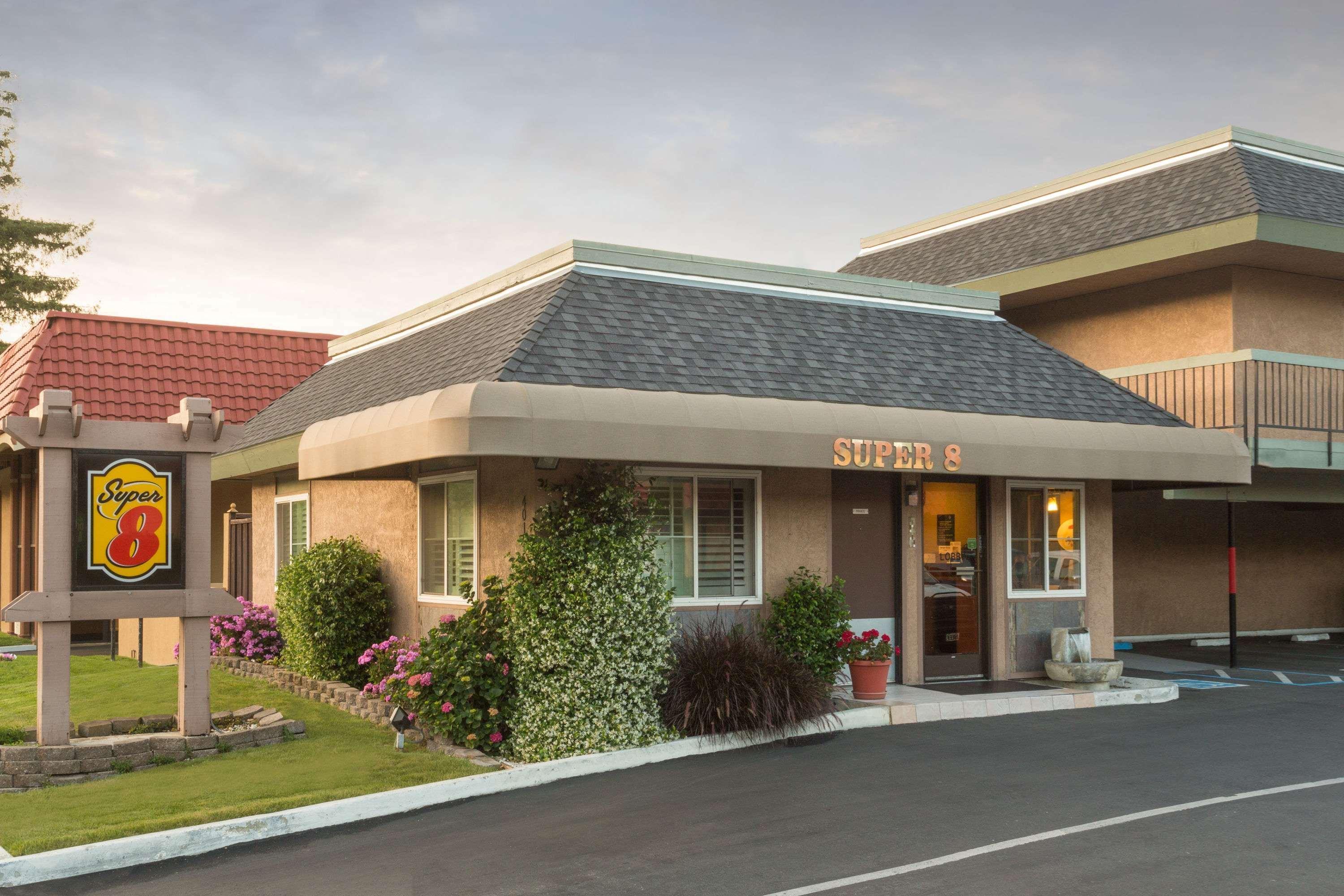 Super 8 By Wyndham Martinez Motel Esterno foto
