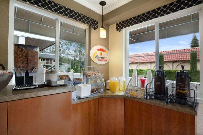 Super 8 By Wyndham Martinez Motel Esterno foto